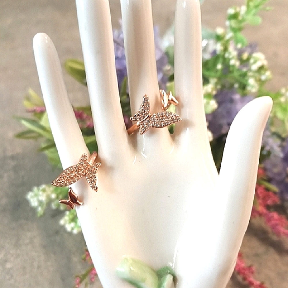 🦋2 Rose Gold Rhinestone Butterfly Adjustable Rings (6-7)🦋 - Picture 4 of 6